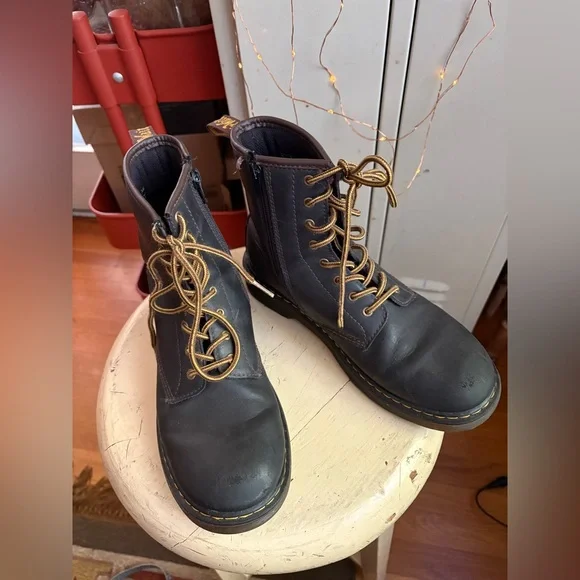 Dr. Martens 1460 8-Eye Boot - Big Kid 5M - Picture 6 of 16